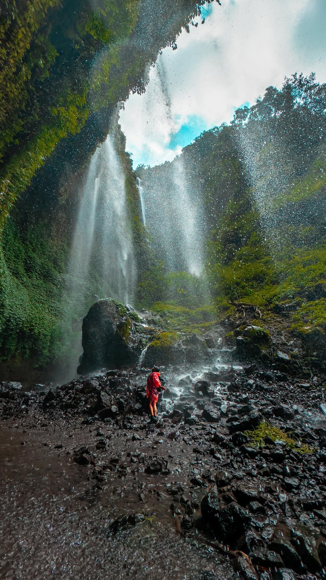https://d2zmqyh8caa94h.cloudfront.net/creator_social_media_contents/instagram/reels/C-H71t_BEkS/C-H71t_BEkS.mp4