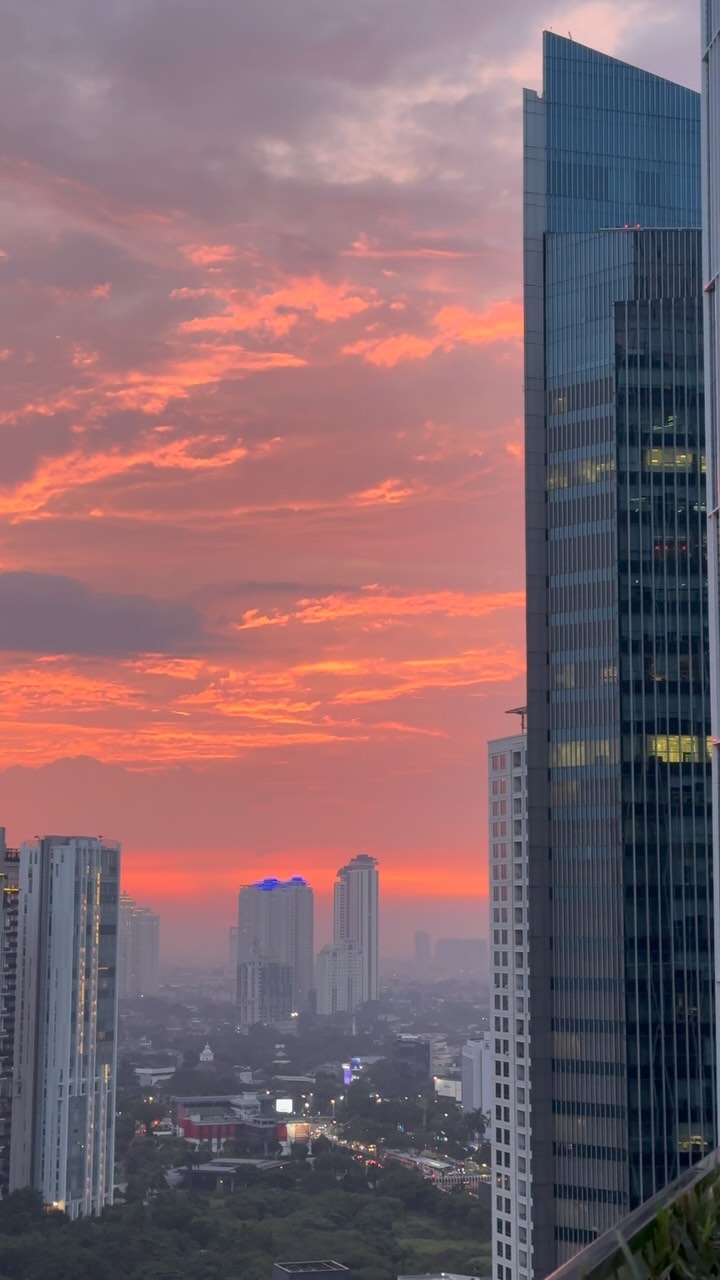 https://d2zmqyh8caa94h.cloudfront.net/creator_social_media_contents/instagram/reels/C2IQpbjpOop/C2IQpbjpOop.mp4