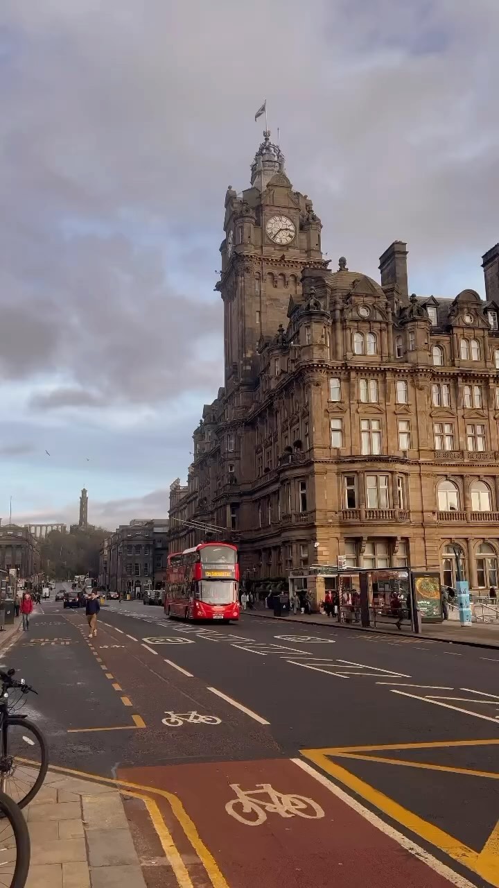 https://d2zmqyh8caa94h.cloudfront.net/creator_social_media_contents/instagram/reels/C2ZZFb7KObt/C2ZZFb7KObt.mp4