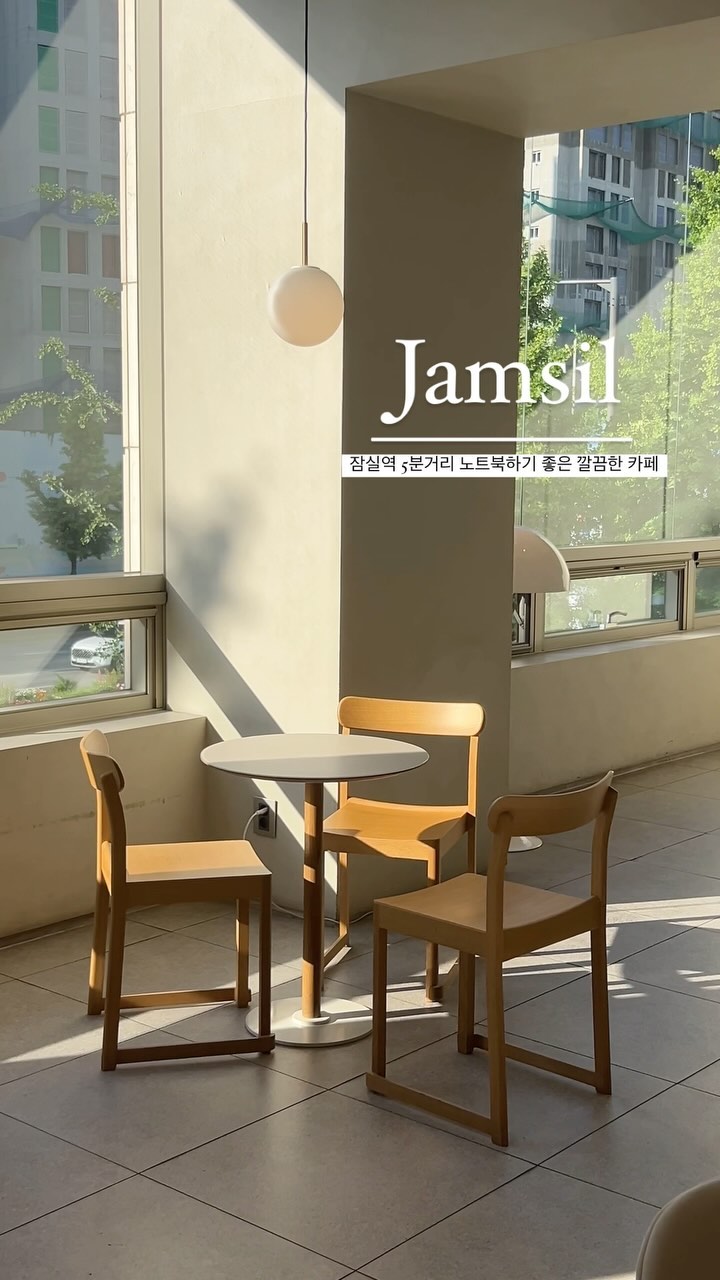 Jamsil Spots With Green Views And Ample Workspace