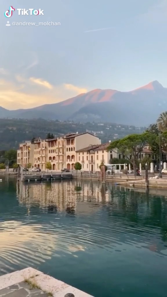 https://d2zmqyh8caa94h.cloudfront.net/creator_social_media_contents/instagram/reels/CHzuEPlolJZ/CHzuEPlolJZ.mp4