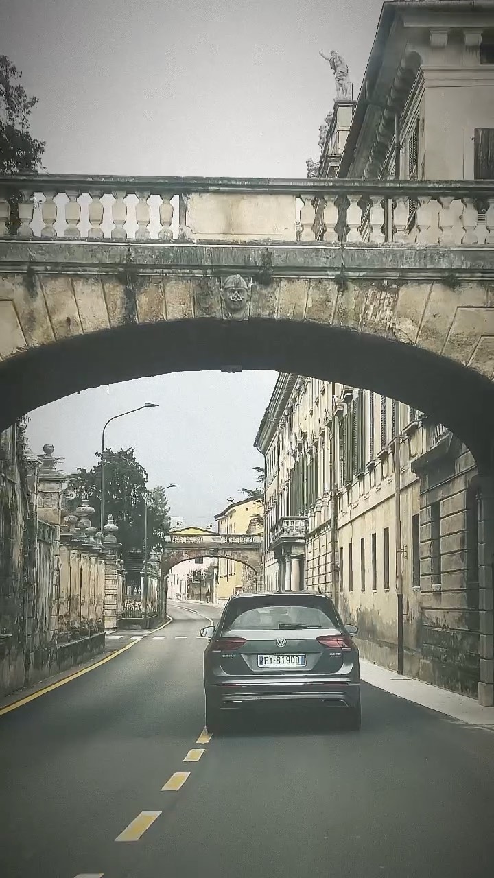 https://d2zmqyh8caa94h.cloudfront.net/creator_social_media_contents/instagram/reels/CK-FAYlIg0L/CK-FAYlIg0L.mp4