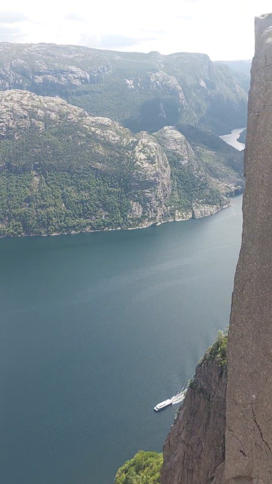 https://d2zmqyh8caa94h.cloudfront.net/creator_social_media_contents/instagram/reels/CfWOvwPA8OQ/CfWOvwPA8OQ.mp4
