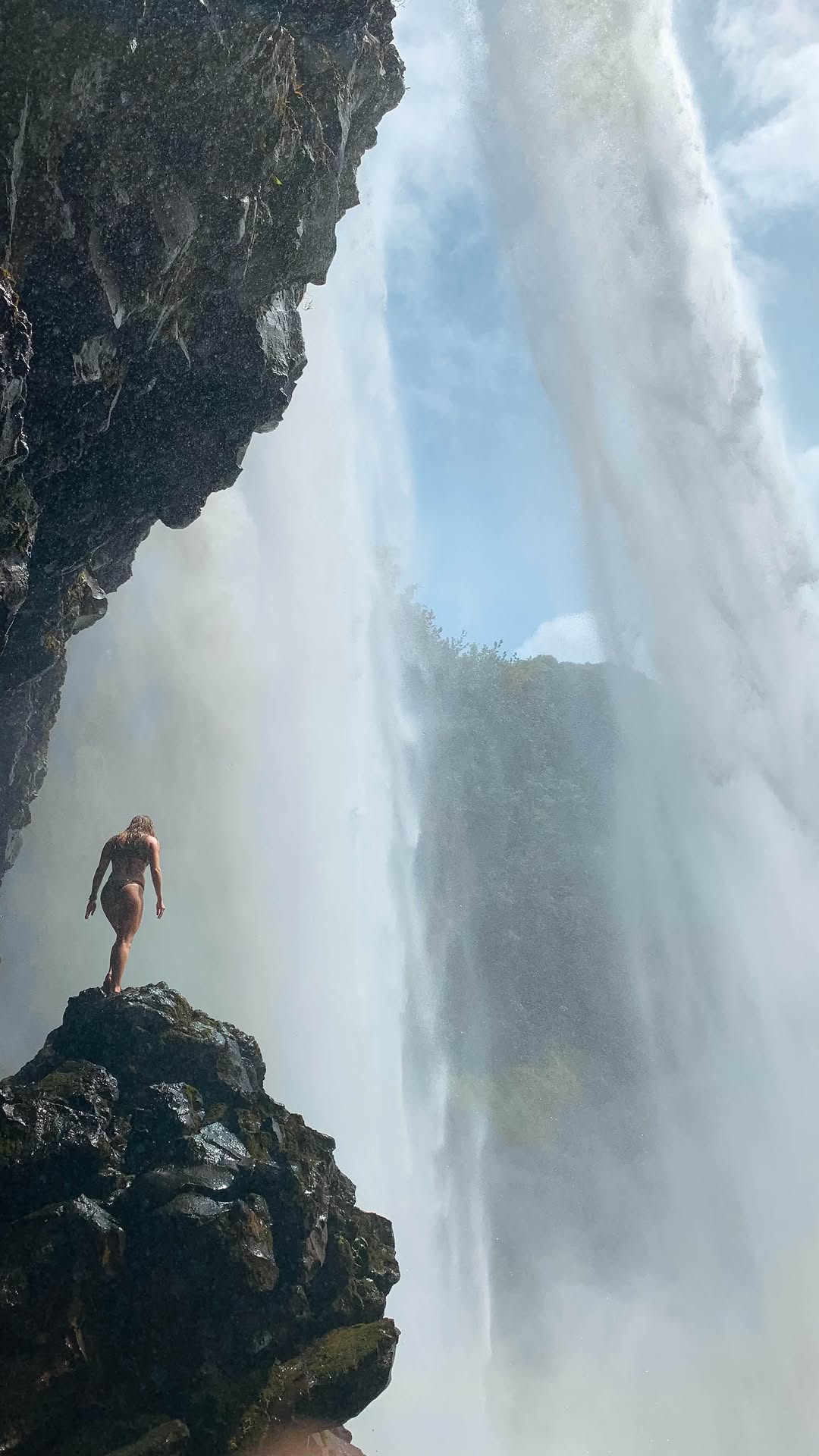 https://d2zmqyh8caa94h.cloudfront.net/creator_social_media_contents/instagram/reels/Cgk82DSDwSs/Cgk82DSDwSs.mp4