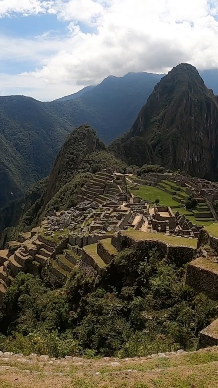 https://d2zmqyh8caa94h.cloudfront.net/creator_social_media_contents/instagram/reels/CgzRsJzFsYC/CgzRsJzFsYC.mp4