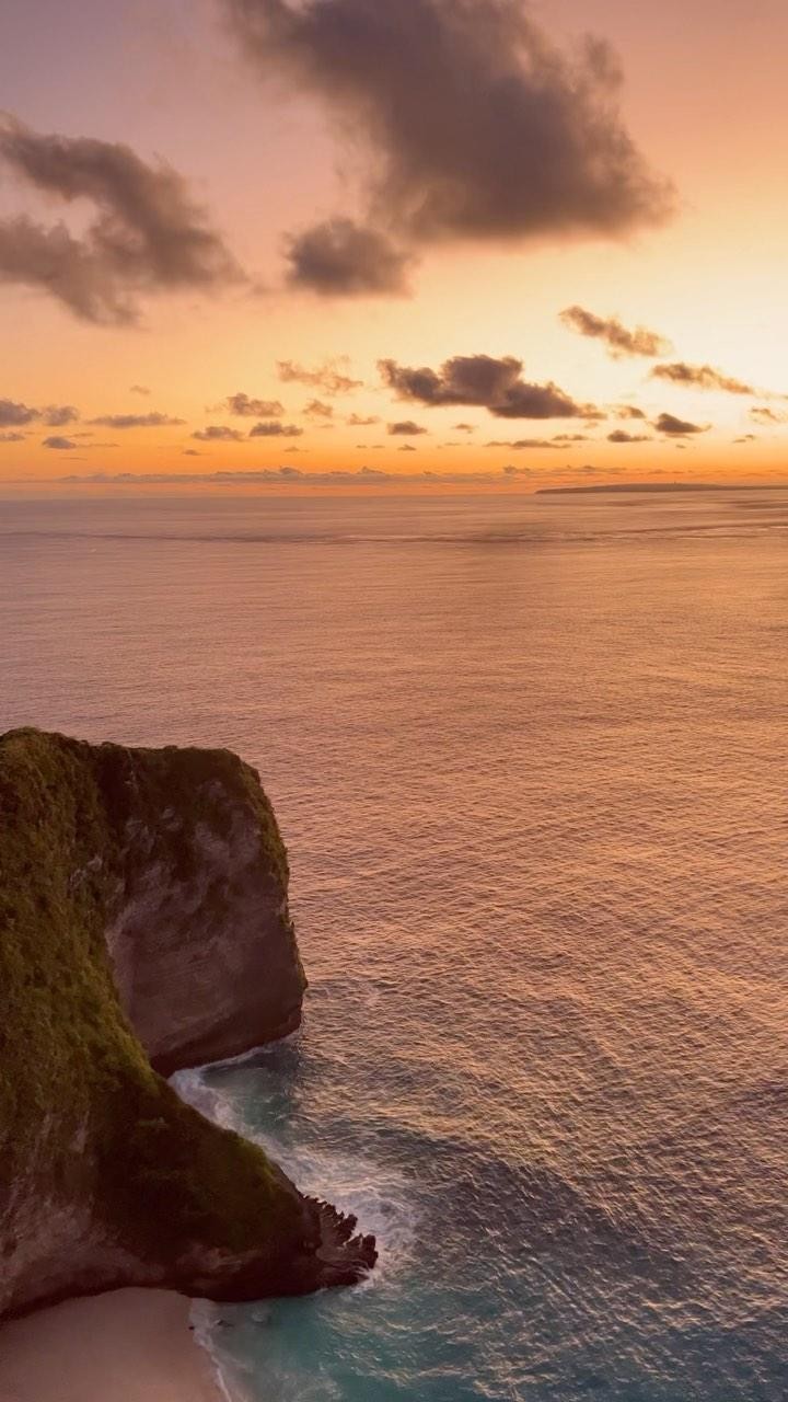 https://d2zmqyh8caa94h.cloudfront.net/creator_social_media_contents/instagram/reels/CqQA7jHgKFM/CqQA7jHgKFM.mp4