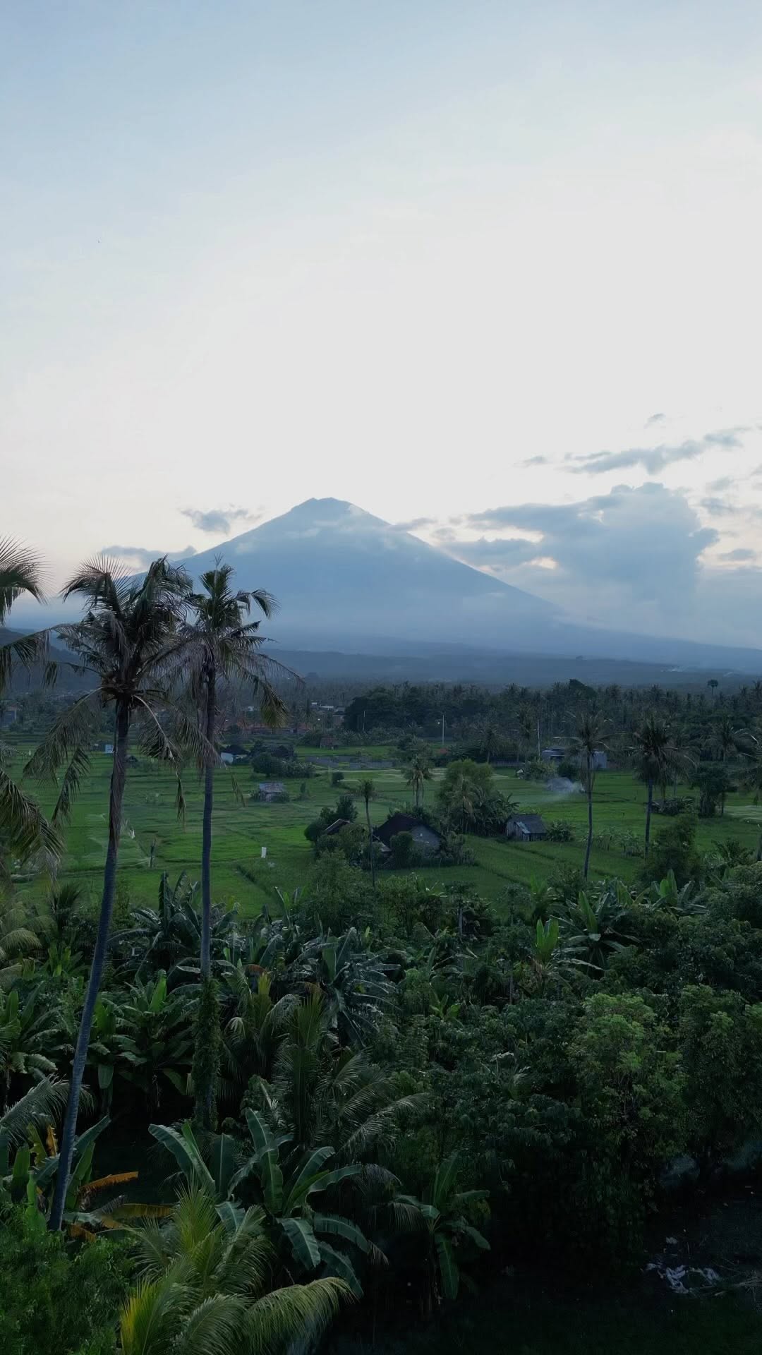 https://d2zmqyh8caa94h.cloudfront.net/creator_social_media_contents/instagram/reels/CrLIbhkgQji/CrLIbhkgQji.mp4