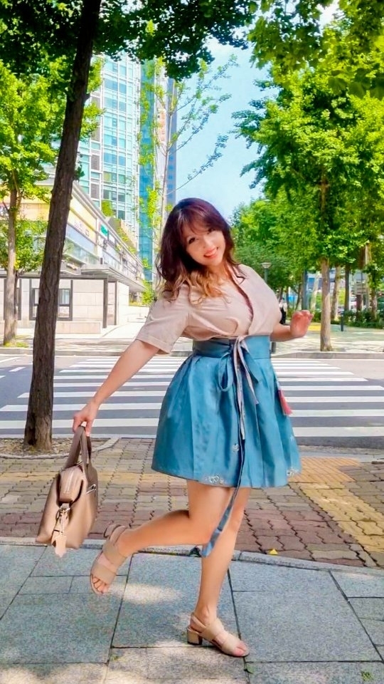 https://d2zmqyh8caa94h.cloudfront.net/creator_social_media_contents/instagram/reels/CvFjpZVJ8ZR/CvFjpZVJ8ZR.mp4