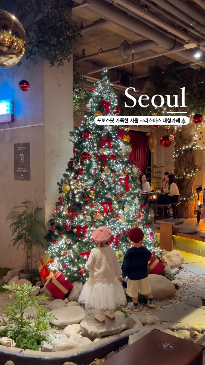 Christmas Cafe in Seoul Transformed into Santa Village