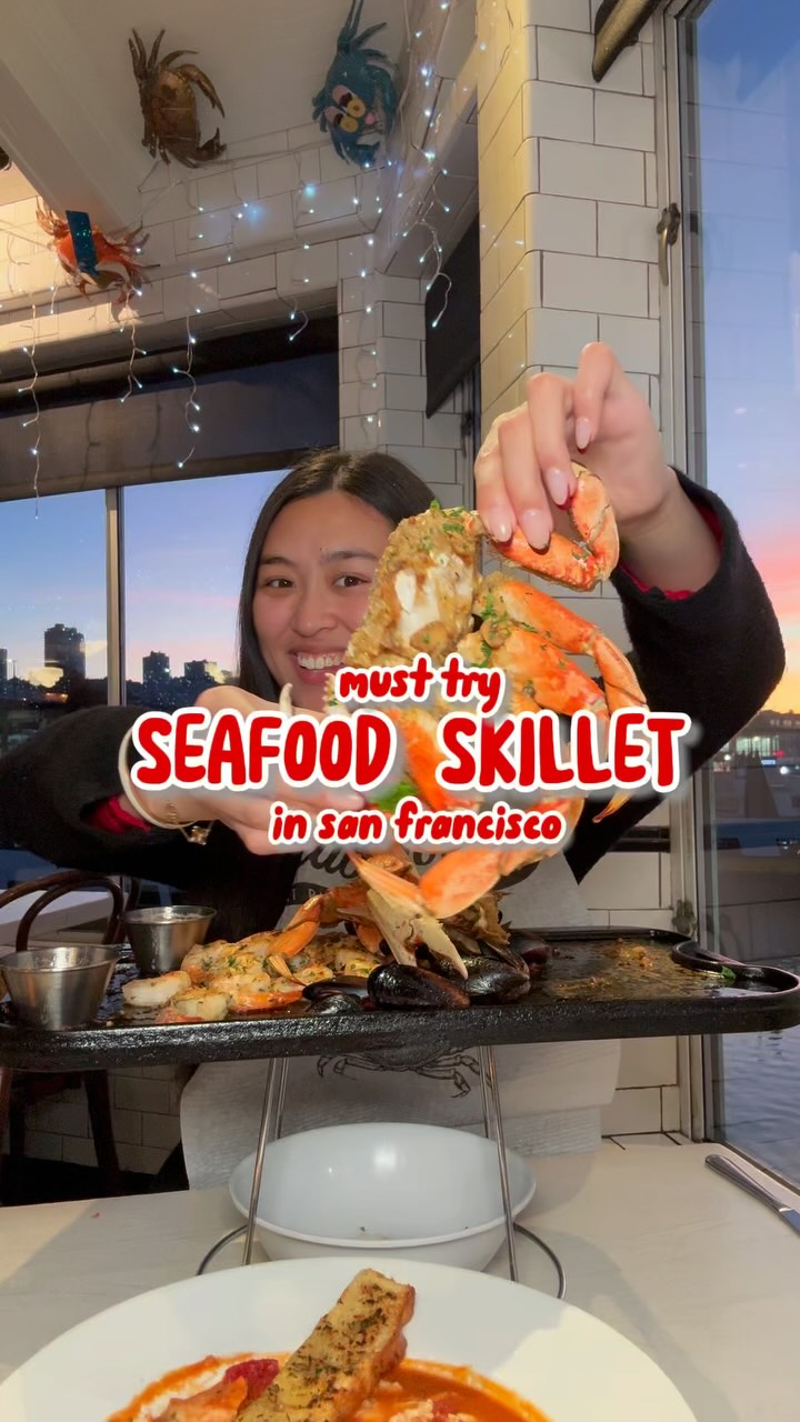 Crab House Offers Fresh Seafood with Waterfront Views
