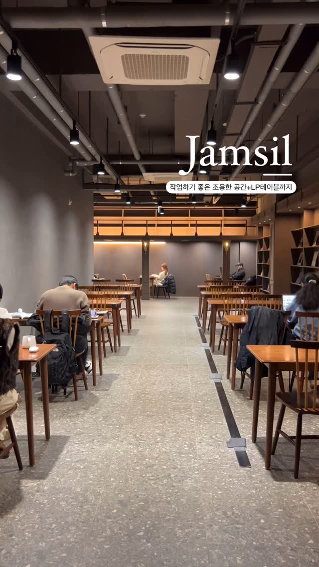 Jamsil Cafe With Diverse Seating and Great Ambiance