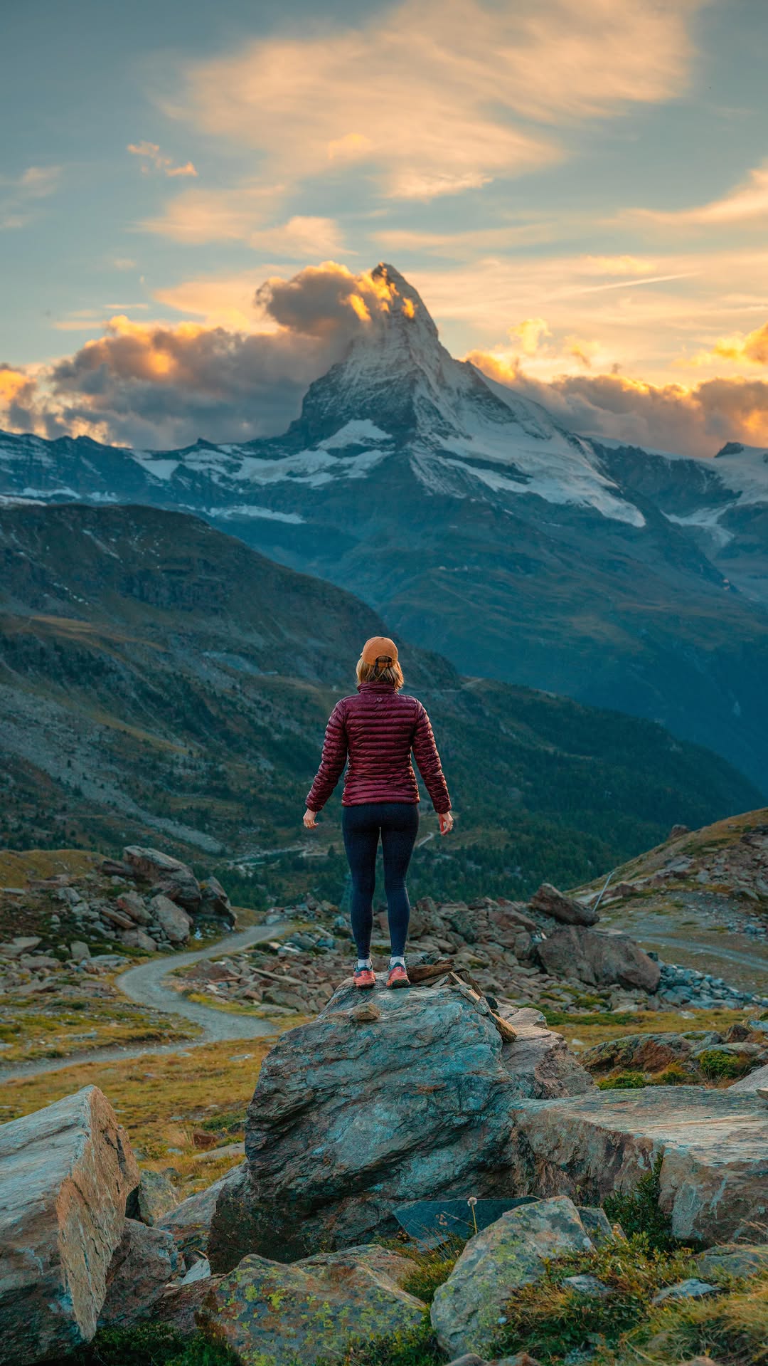 https://d2zmqyh8caa94h.cloudfront.net/creator_social_media_contents/instagram/reels/DHxMNhdN69q/DHxMNhdN69q.mp4