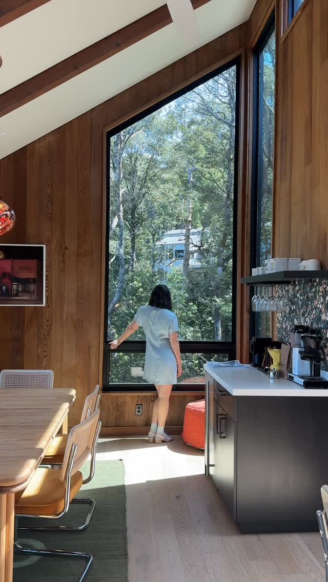 https://d2zmqyh8caa94h.cloudfront.net/creator_social_media_contents/instagram/reels/DKZ0HGHxBMh/DKZ0HGHxBMh.mp4