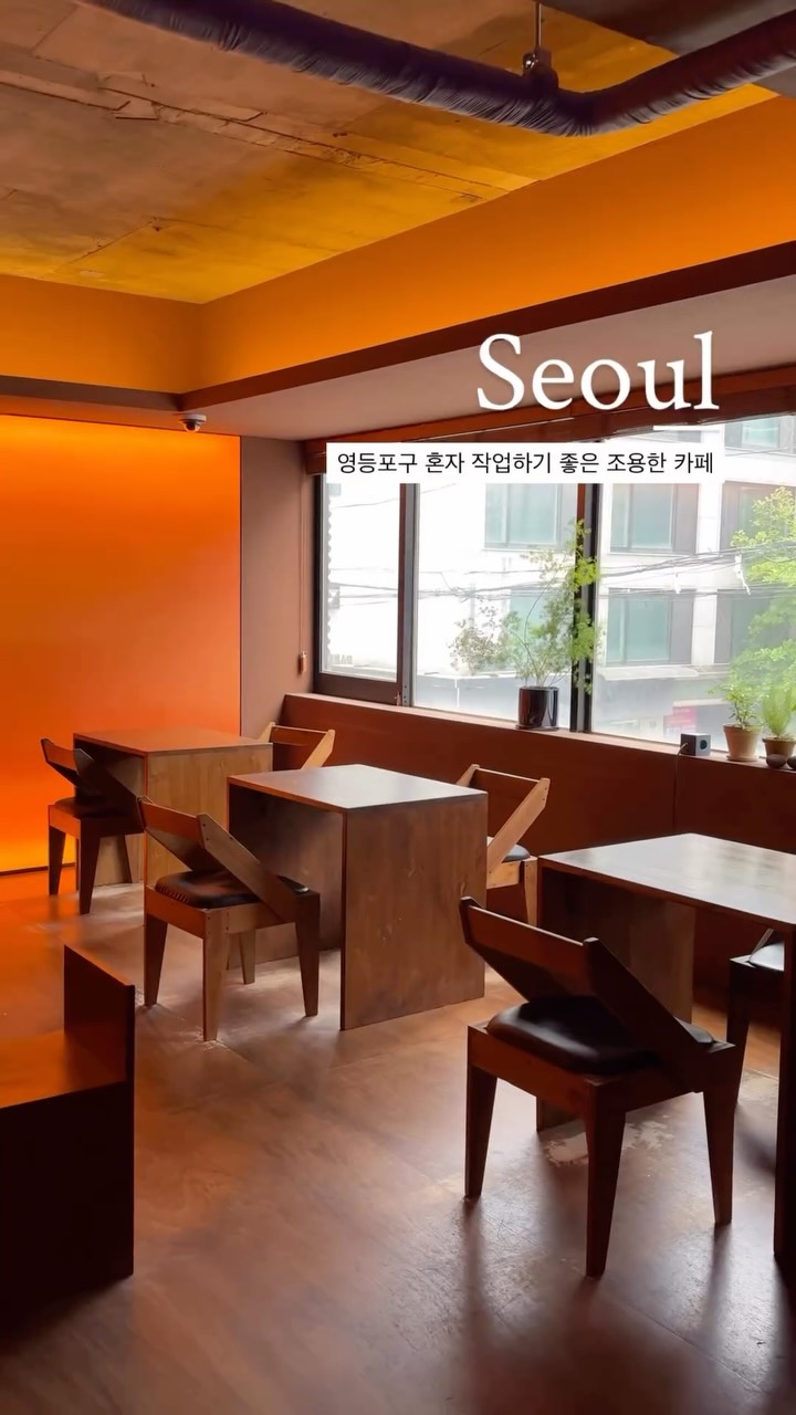 Dusk Blue Cafe, A Warm Seoul Retreat