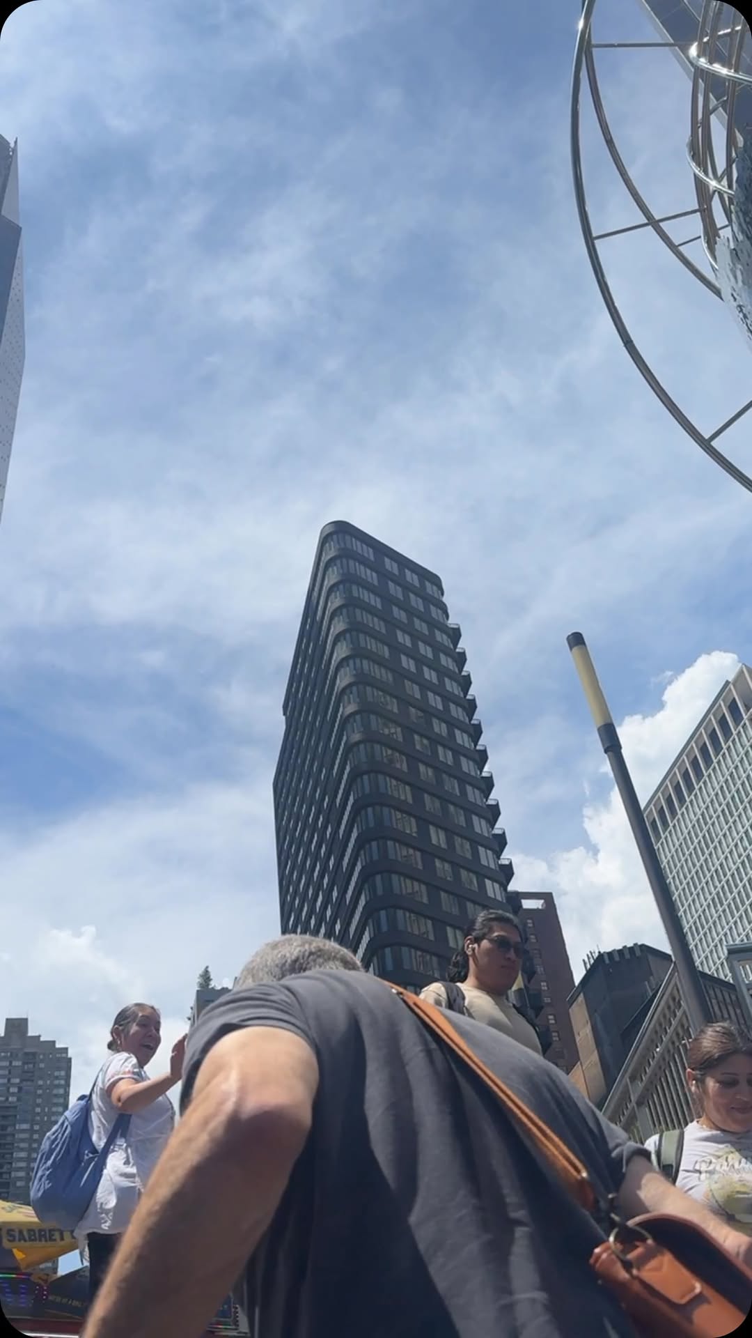 https://d2zmqyh8caa94h.cloudfront.net/creator_social_media_contents/instagram/reels/DMQeIEaMgWC/DMQeIEaMgWC.mp4