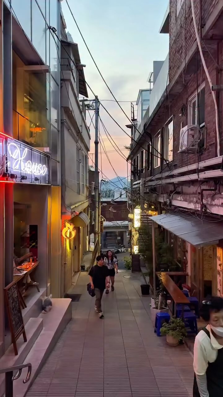 https://d2zmqyh8caa94h.cloudfront.net/creator_social_media_contents/instagram/reels/DMdNHsyIgeM/DMdNHsyIgeM.mp4
