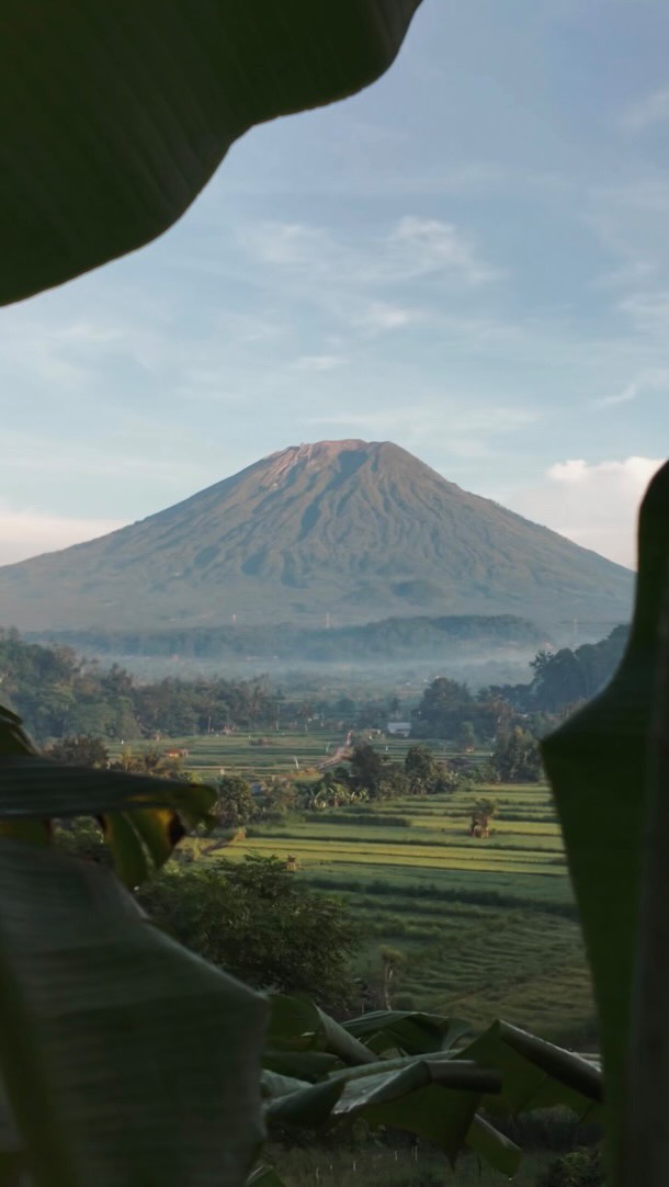 https://d2zmqyh8caa94h.cloudfront.net/creator_social_media_contents/instagram/reels/DQ9x9oKE191/DQ9x9oKE191.mp4