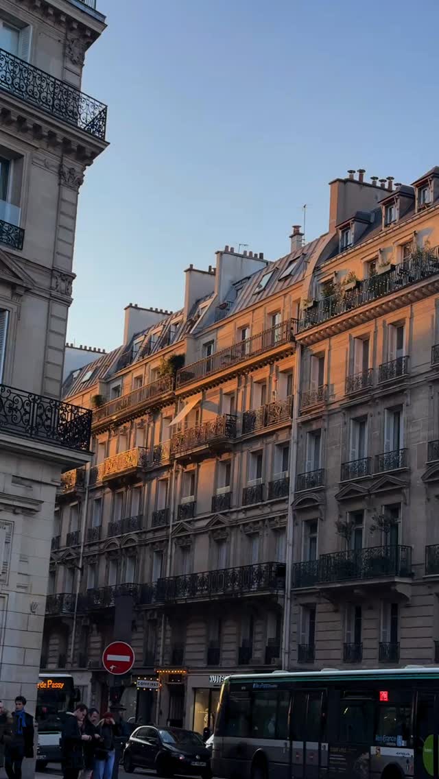 https://d2zmqyh8caa94h.cloudfront.net/creator_social_media_contents/instagram/reels/DUvyg3tDc1D/DUvyg3tDc1D.mp4