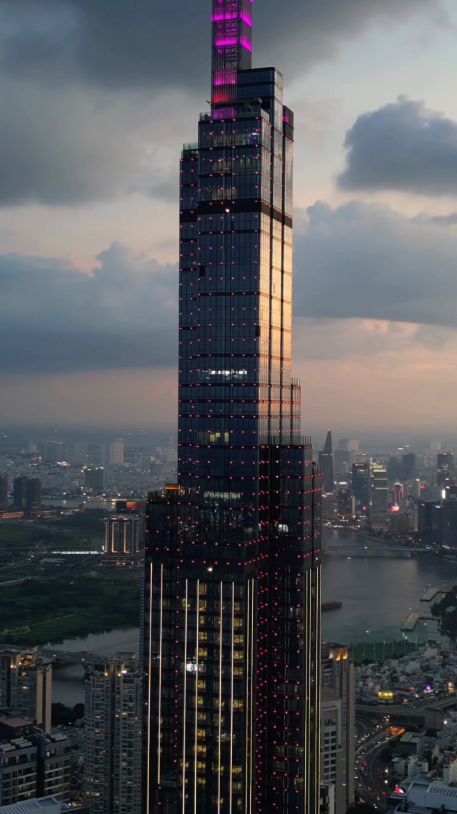 https://d2zmqyh8caa94h.cloudfront.net/creator_social_media_contents/instagram/reels/DVoW2XkAUMF/DVoW2XkAUMF.mp4