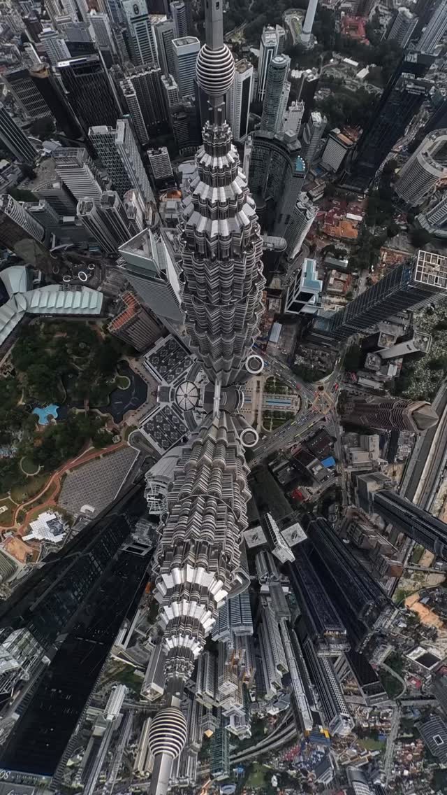 https://d2zmqyh8caa94h.cloudfront.net/creator_social_media_contents/instagram/reels/DWqldixAcUV/DWqldixAcUV.mp4