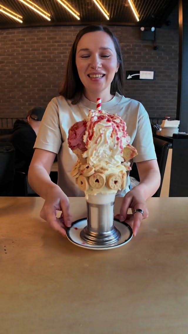 https://d2zmqyh8caa94h.cloudfront.net/creator_social_media_contents/instagram/reels/DXlp3sbjEXz/DXlp3sbjEXz.mp4