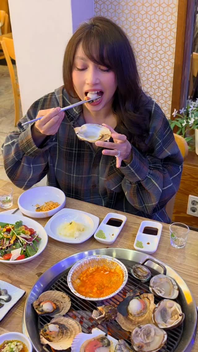https://d2zmqyh8caa94h.cloudfront.net/creator_social_media_contents/instagram/reels/DYGRliDTjWL/DYGRliDTjWL.mp4