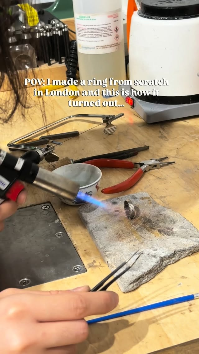 https://d2zmqyh8caa94h.cloudfront.net/creator_social_media_contents/instagram/reels/DefAB-sCbya/DefAB-sCbya.mp4