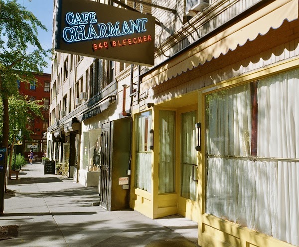 Cafe Charmant