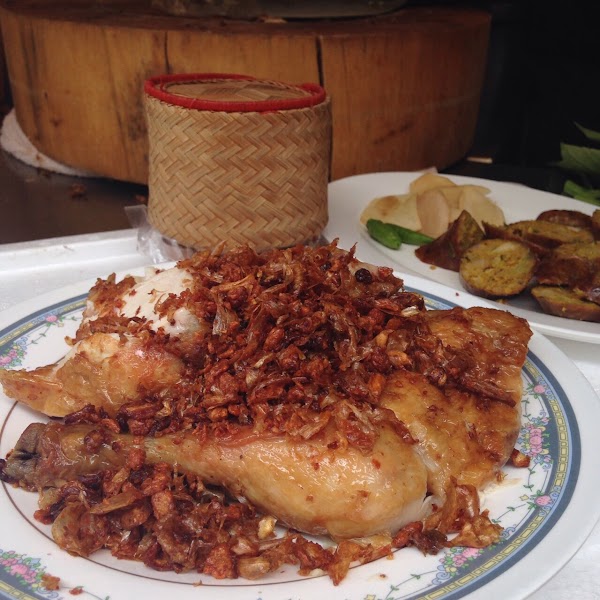 Polo Fried Chicken (Soi Polo) 5