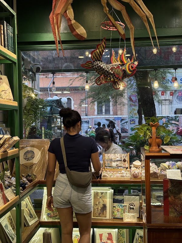 Little Cats Bookstore 3