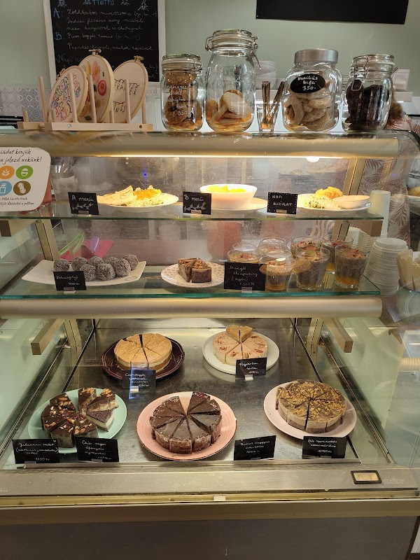 Szelence Café Health Food Restaurant 3