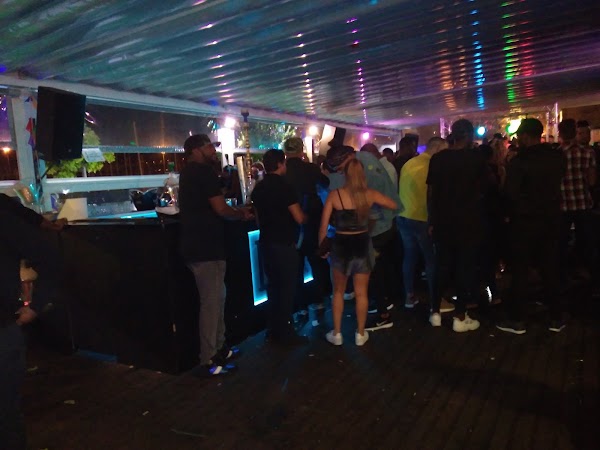 Dock's Club 5