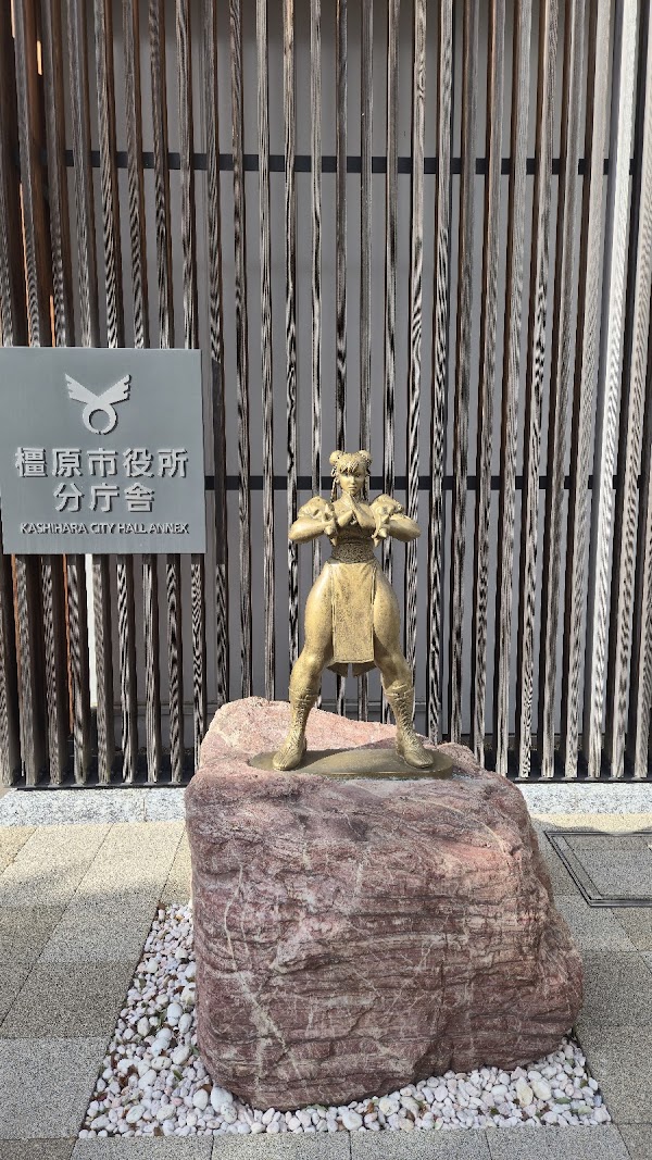 Chun-Li Statue