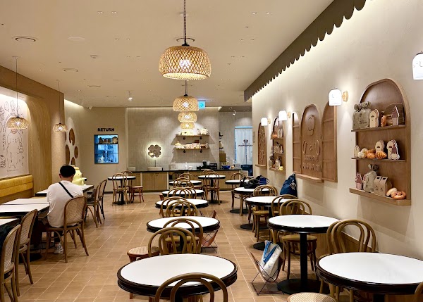 Pompompurin Cafe