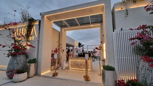 La Luna Beach Club