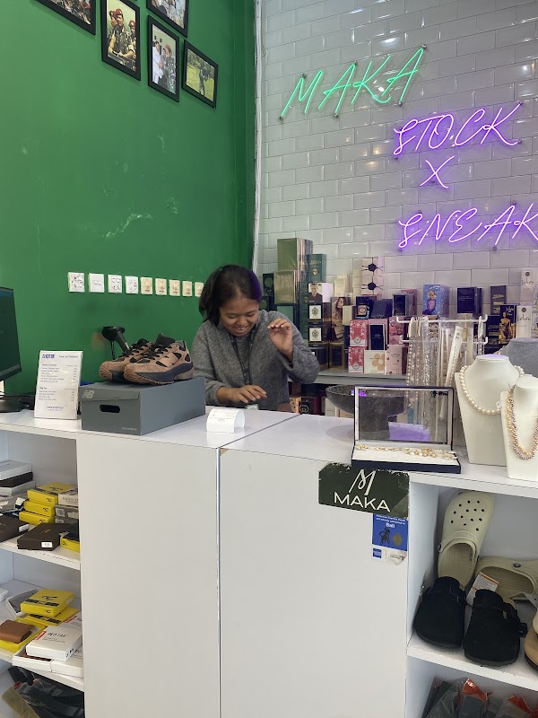 STOCKxSNEAKERS.ID 4