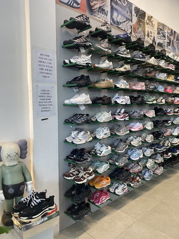 STOCKxSNEAKERS.ID 2