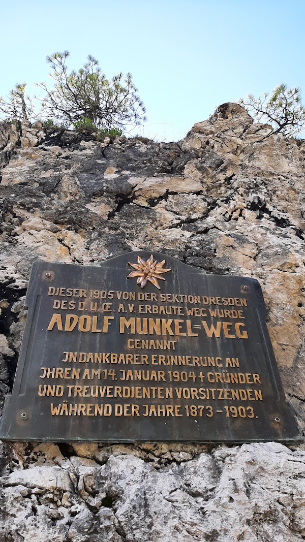 Adolf-Munkel-Weg 3