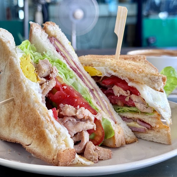 Come On Cafe & Restaurant 5
