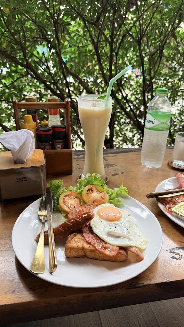 Come On Cafe & Restaurant 4