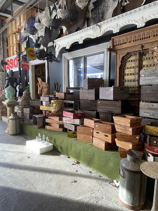 Macs Warehouse 1