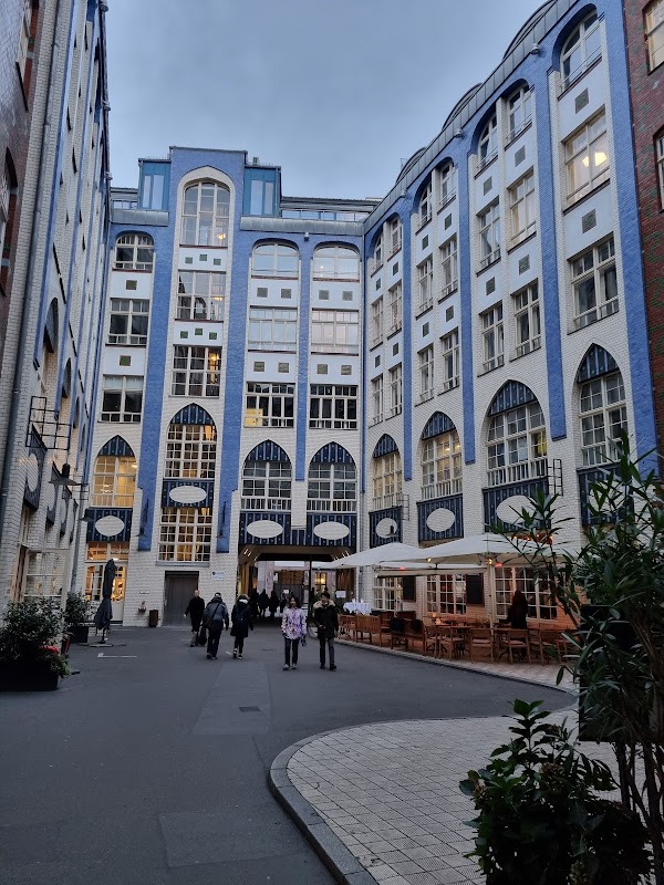 Hackescher Markt 2
