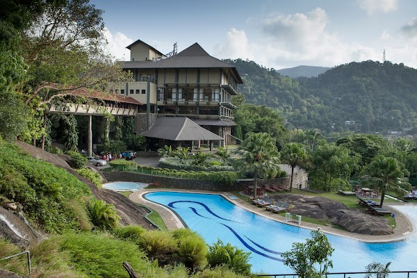 Earl's Regency Hotel