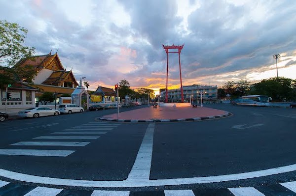 Bamrung Mueang Road
