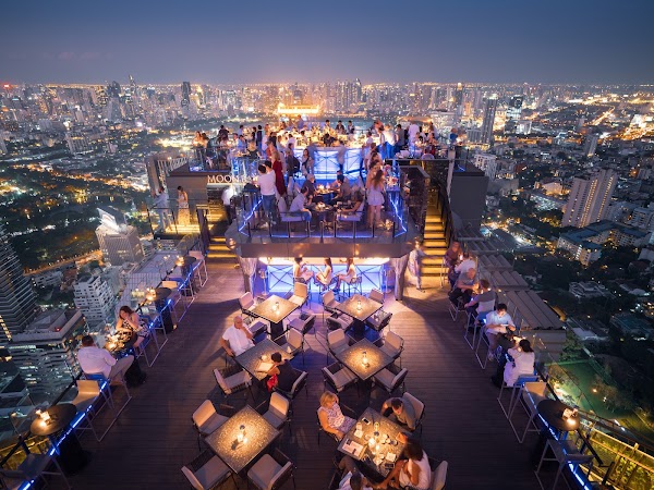 Moon Bar 4
