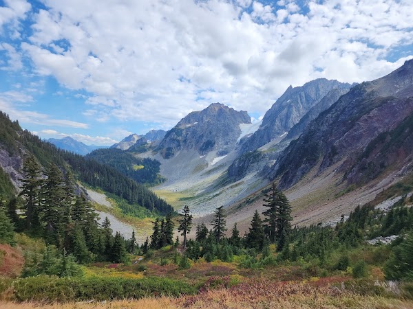 Cascade Pass Trailhead 1