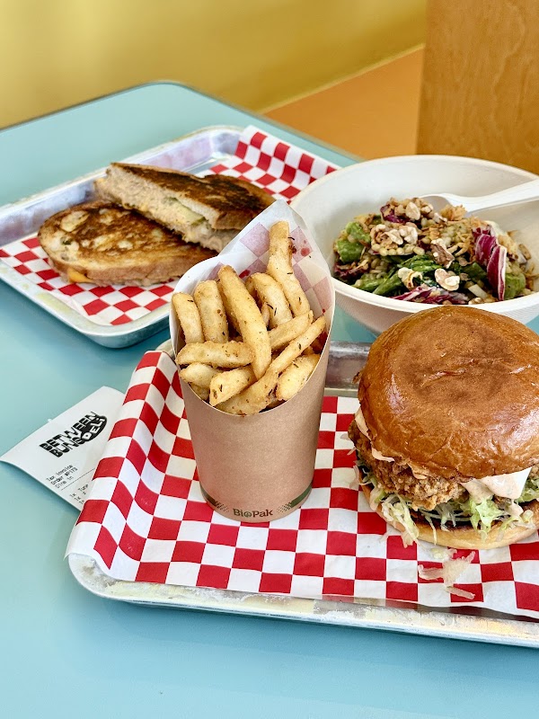 Between Buns Deli 4