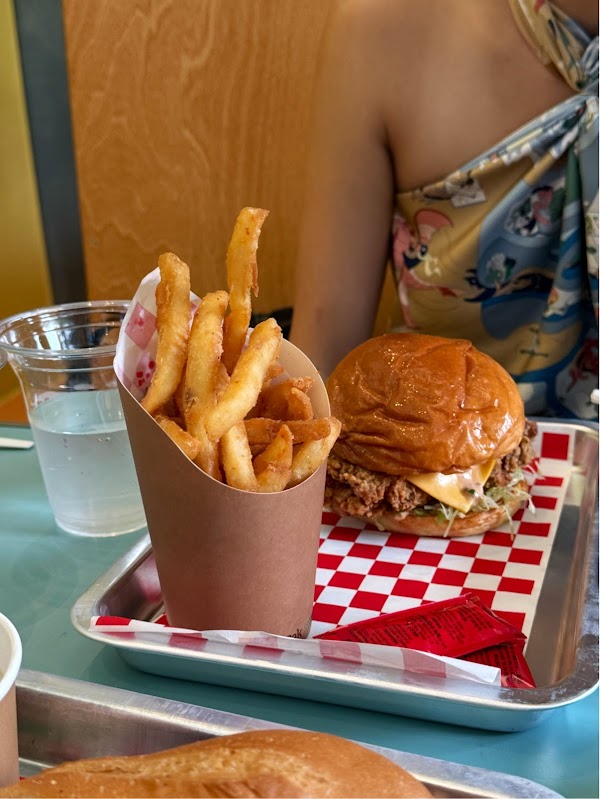 Between Buns Deli 3