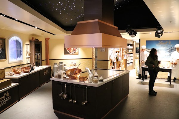 Lindt Chocolate Shop Jungfraujoch 4
