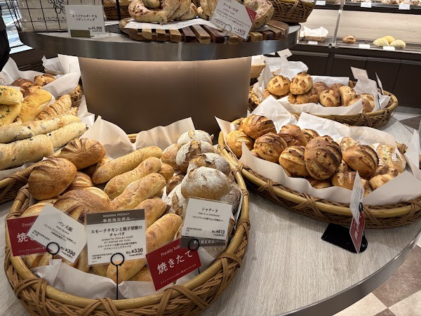 MAISON KAYSER Lucua Osaka Shop 3